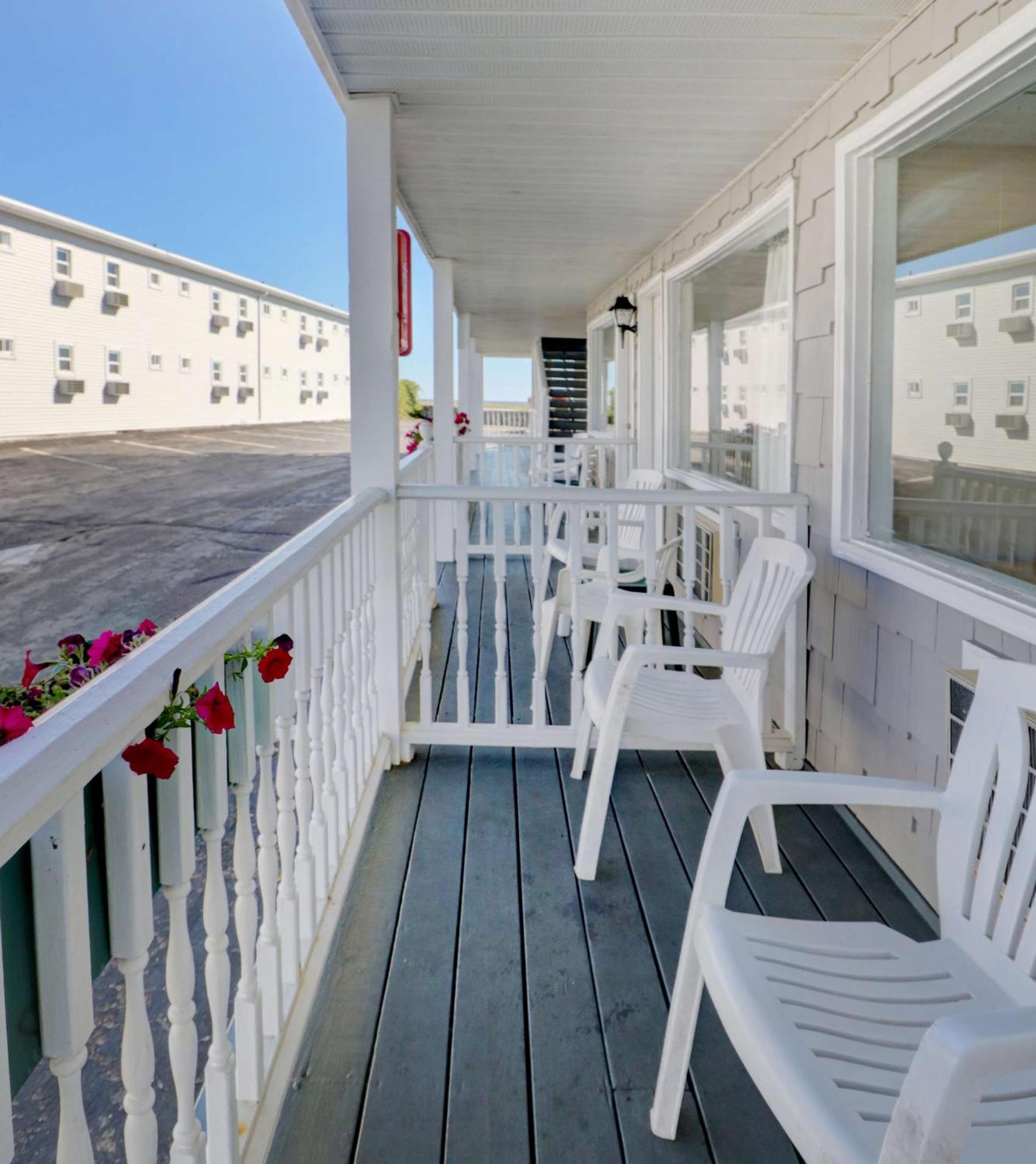 Sea View Inn 2*